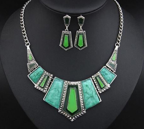 green_resin_necklace